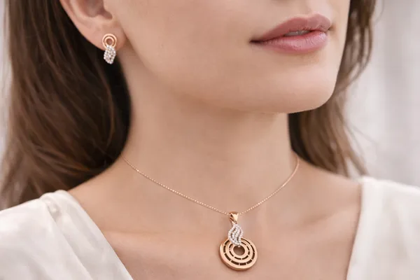 Silver_Premium_&_Fancy_Design_Pendant_Set_For_Women_And_Girls