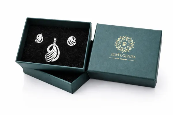 Silver_Premium_&_Fancy_Design_Pendant_Set_For_Women_And_Girls
