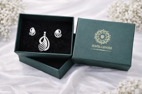 Silver_Premium_&_Fancy_Design_Pendant_Set_For_Women_And_Girls