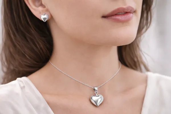 Silver_Premium_&_Fancy_Design_Pendant_Set_For_Women_And_Girls