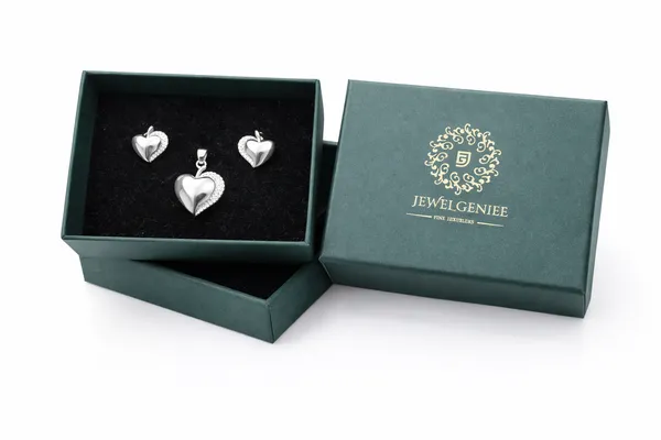 Silver_Premium_&_Fancy_Design_Pendant_Set_For_Women_And_Girls