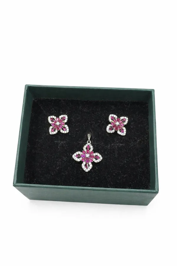 Silver_Premium_&_Fancy_Design_Pendant_Set_For_Women_And_Girls