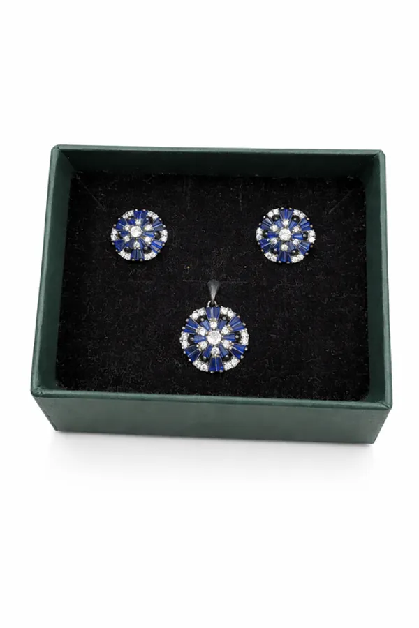 Silver_Premium_&_Fancy_Design_Pendant_Set_For_Women_And_Girls
