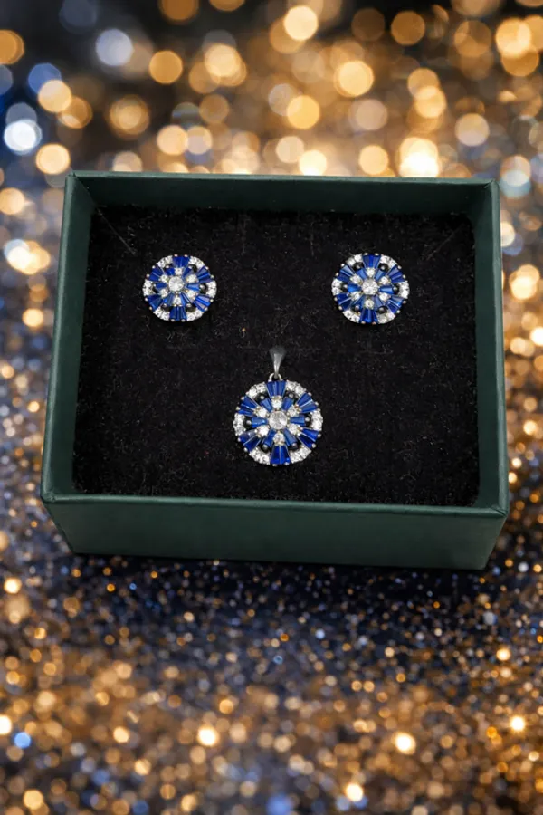 Silver_Premium_&_Fancy_Design_Pendant_Set_For_Women_And_Girls