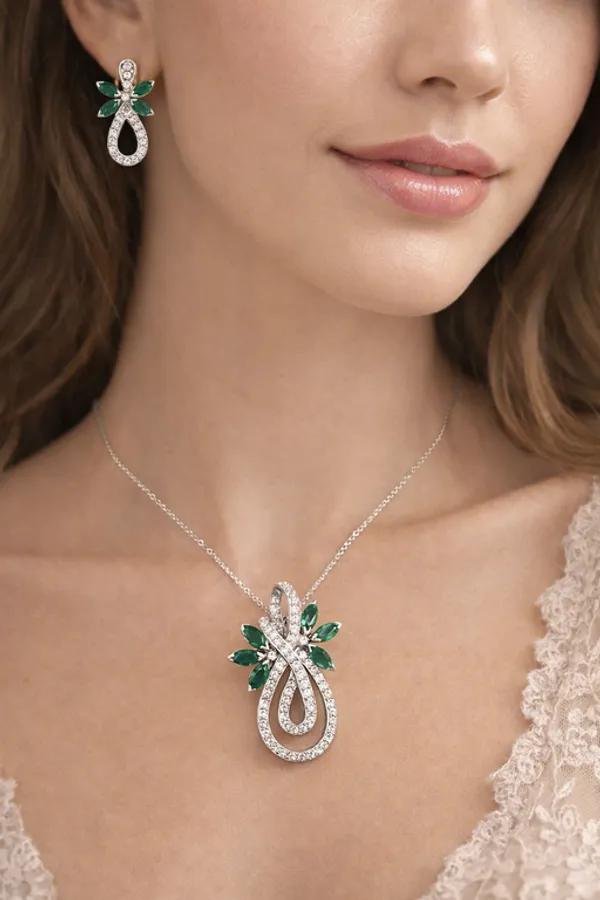 Silver_Premium_&_Fancy_Design_Pendant_Set_For_Women_And_Girls