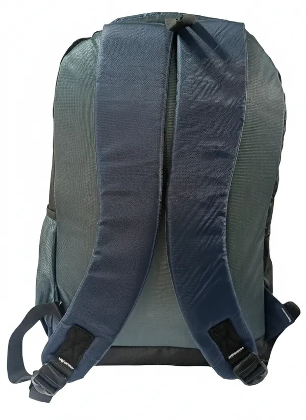 Blue_Striped_Laptop_Backpack_With_Padded_Shoulder_Straps