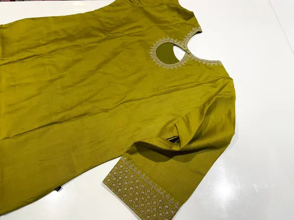 Parrot_Green_Printed_Kurta_Set_For_Women