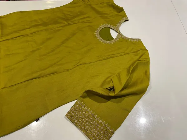 Parrot_Green_Printed_Kurta_Set_For_Women