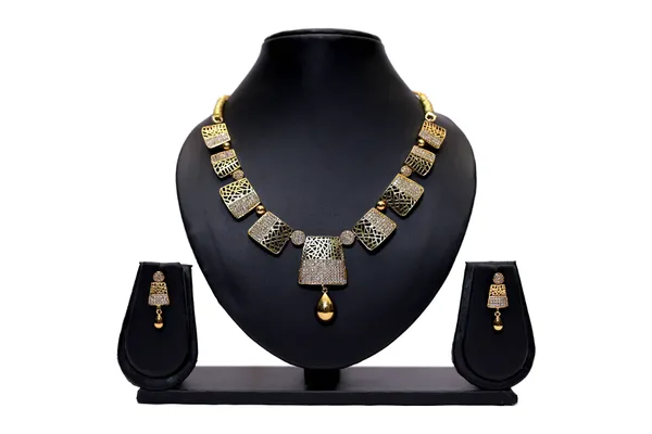 Antique_Gold_Ad_Stone_Necklace_Set_For_Women