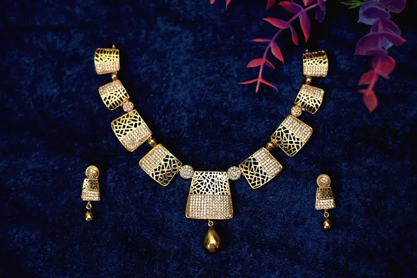 Antique_Gold_Ad_Stone_Necklace_Set_For_Women