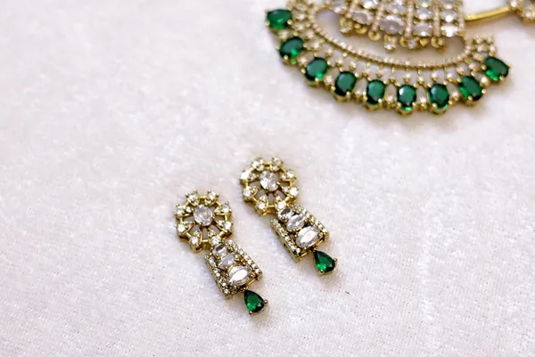 Floral_Kundan_Contemporary_Necklace_With_Earrings_For_Women