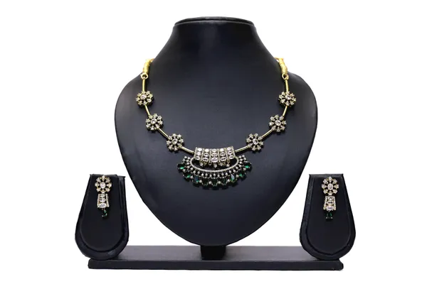 Floral_Kundan_Contemporary_Necklace_With_Earrings_For_Women