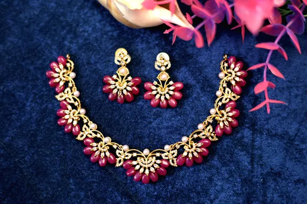 Stylish_Red_White_Ad_Stone_Floral_Neckpiece_For_Women