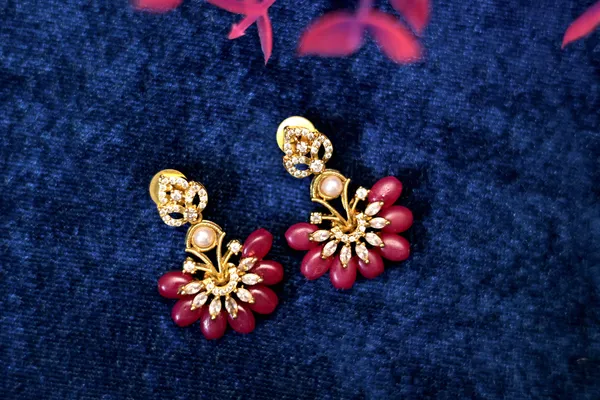 Stylish_Red_White_Ad_Stone_Floral_Neckpiece_For_Women