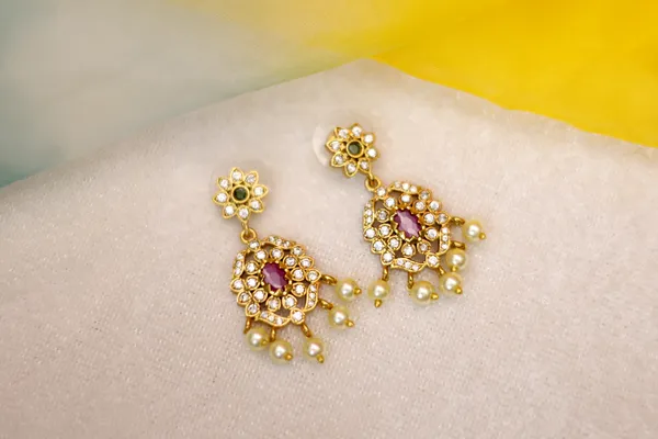Traditional_Indian_High_Neck_Golden_Ruby_Choker_For_Women
