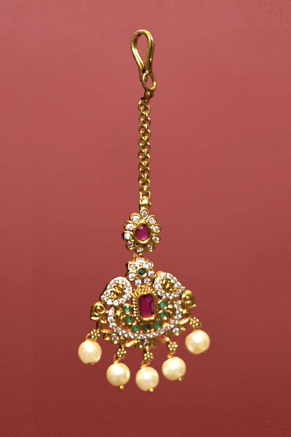 Bridal_Jewellry_Set_Gold_Toned_Necklace_With_Intricate_Craftsmanship