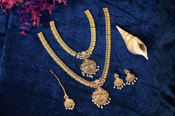 Antique_Style_Temple_Jewellery_Necklace_Set_For_Women