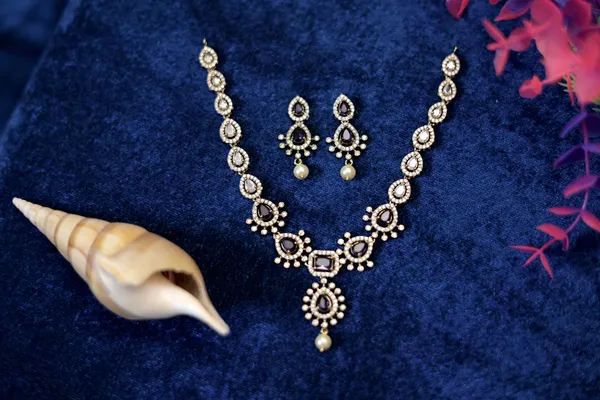 Beautiful_Ad_Necklace_And_Earrings_Set_For_Women