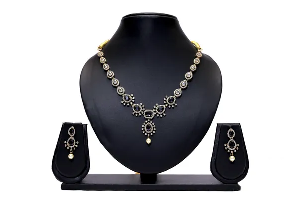 Beautiful_Ad_Necklace_And_Earrings_Set_For_Women