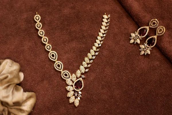 Gorgeous_Leaf_Pattern_Rhodium_Gold_Plated_Party_Wear_Necklace_Set_With_American_Diamond_Stones