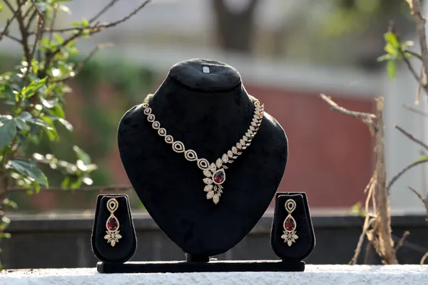 Gorgeous_Leaf_Pattern_Rhodium_Gold_Plated_Party_Wear_Necklace_Set_With_American_Diamond_Stones