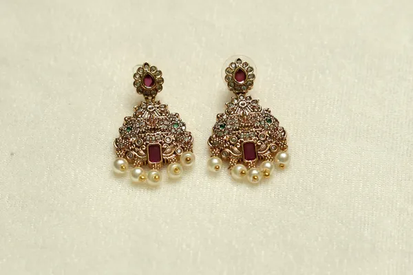 Traditional_Bridal_Set_Long_Haram_And_A_Shorter_Necklace_For_Women