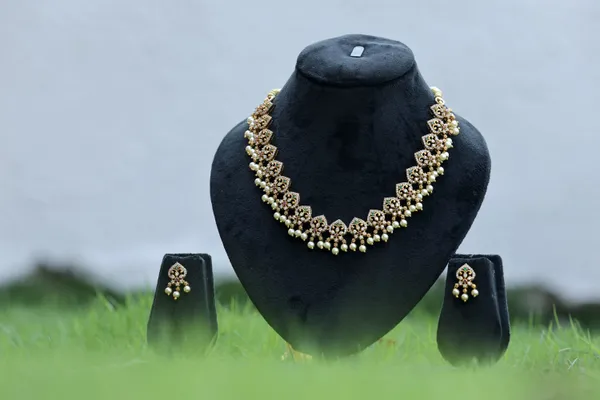 Short_Zircon_Necklace_Set_With_Pearls_And_Ad_Stone_For_Women