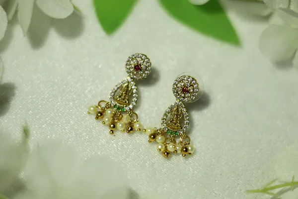 Temple_Jewellery_Necklace_With_Green_Beads_And_Ad_Stone