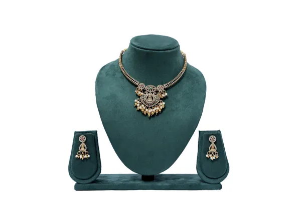 Temple_Jewellery_Necklace_With_Green_Beads_And_Ad_Stone