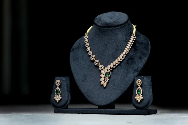 Gorgeous_Leaf_Pattern_Rhodium_Gold_Plated_Party_Wear_Necklace_Set_With_American_Diamond_Stones