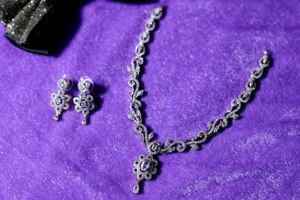 Liteweight_Diamond_Necklace_Set_For_Women