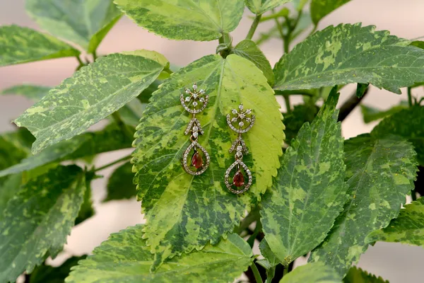 Victorian_Red_And_Green_Gold_Choker_Necklace_Set_For_Women(Pack_Of_2)
