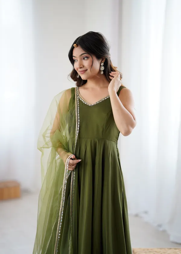 Emerald_Green_Pure_Romansilk_Mehandi_Chanderi_Anarkali_Set_Dupatta_And_Pant_For_Women