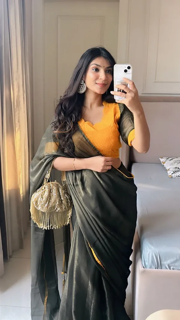 Emerald_Green_Premium_Banjaran_Heavy_Zalar_Designer_Pattern_And_Georgette_Blouse_And_Gold_Coin_Fabric_Saree_For_Women