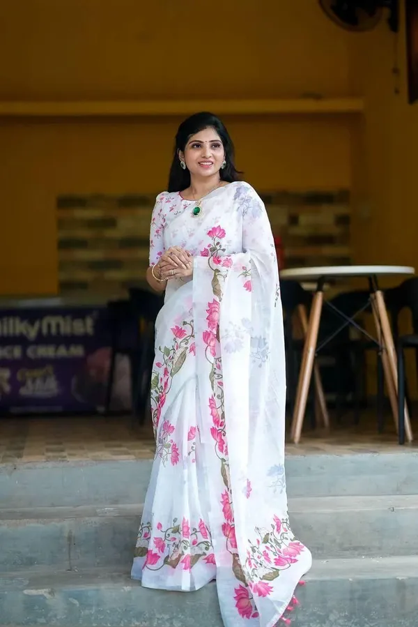 Multicolor_Banjaran_Linen_Cotton_Digital_Print_Soft_Blouse_Included_Saree_For_Women