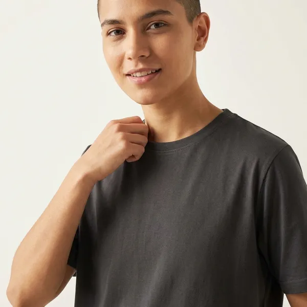Plain_Black_Half_Sleeve_Regular_Fit_T-Shirt_For_Men