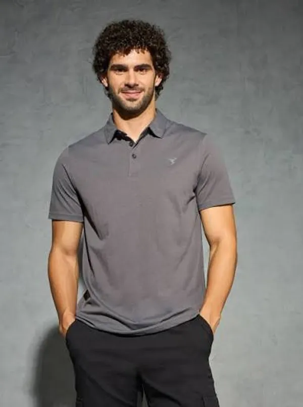 Men's_Solid_Regular_Fit_Cotton_T-Shirt