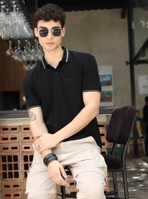Men's_Solid_Regular_Fit_Cotton_T-Shirt