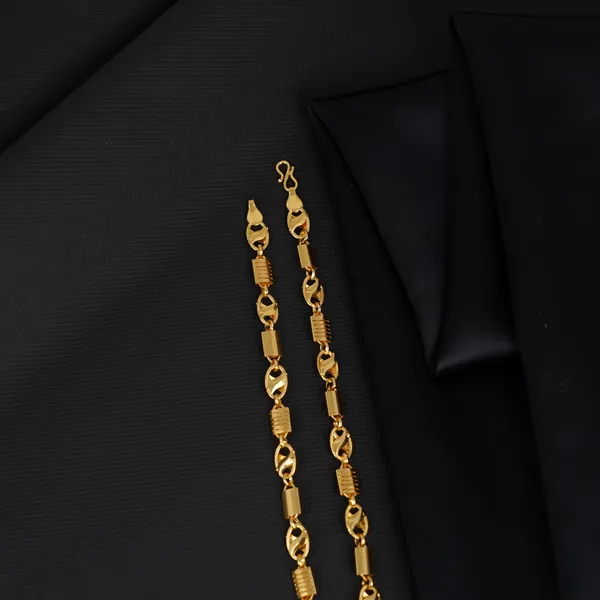 Men_Gold_Plated_Chain_Necklace_With_Alternating_Link_Design.