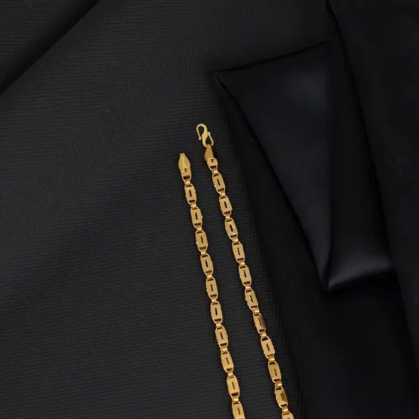 Elegant_Gold_Toned_Barrel_Chain_Necklace_For_Men.