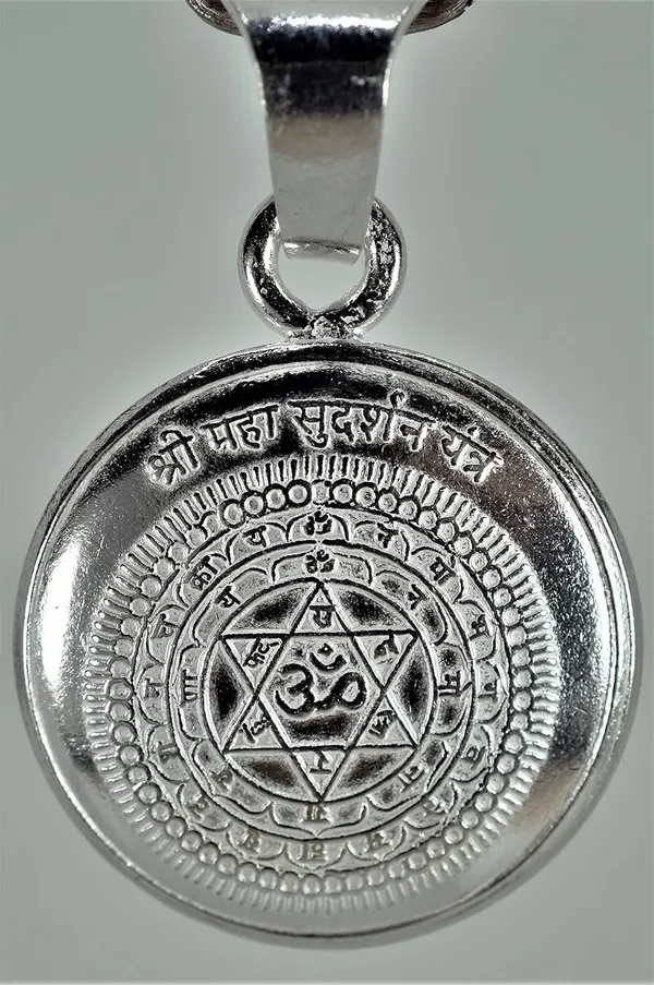 Mahasurdarshan_Yantra_Silver_Locket_Mahasudarshan_Yantra_Silver_Pendent