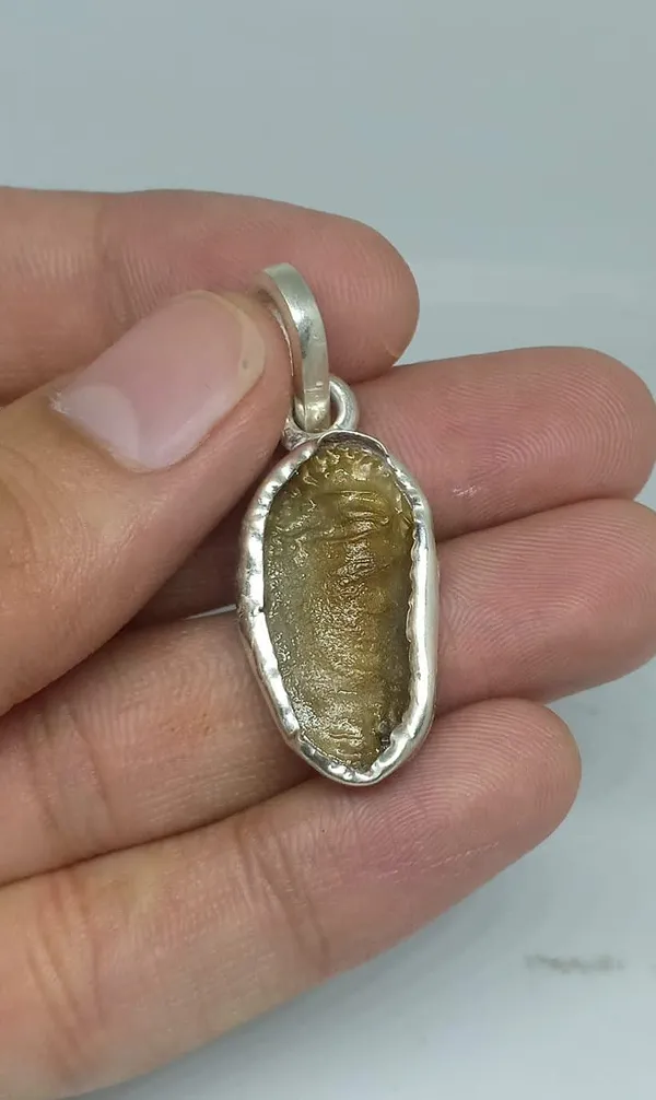 Shukra_Mani_Silver_Locket_7_Carat_100%_Natural_Shukramani_100%_Certified_From_Authentic_Laboratory