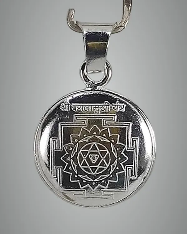 Bagla_Mukhi_Yantra_Silver_Locket_Baglamukhi_Yantra_Pendent
