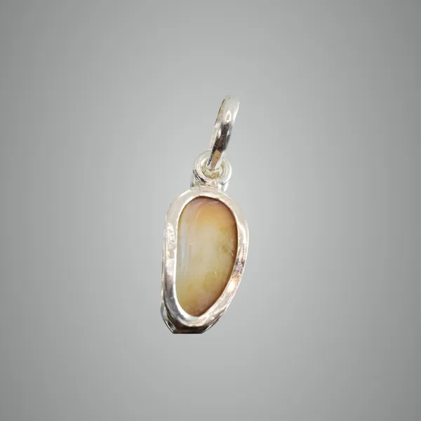 Shukra_Mani_Silver_Locket_7_Carat_100%_Natural_Shukramani_100%_Certified_From_Authentic_Laboratory