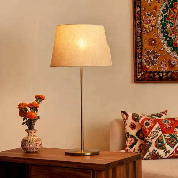 Gold_Metal_Floor_Lamp_For_Home_Lighting