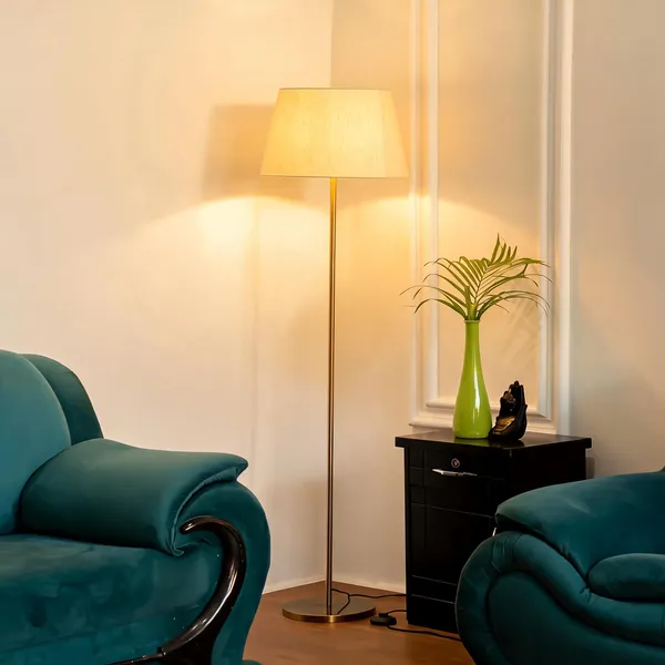 Yellow_Metal_Floor_Lamp_For_Home_Lighting