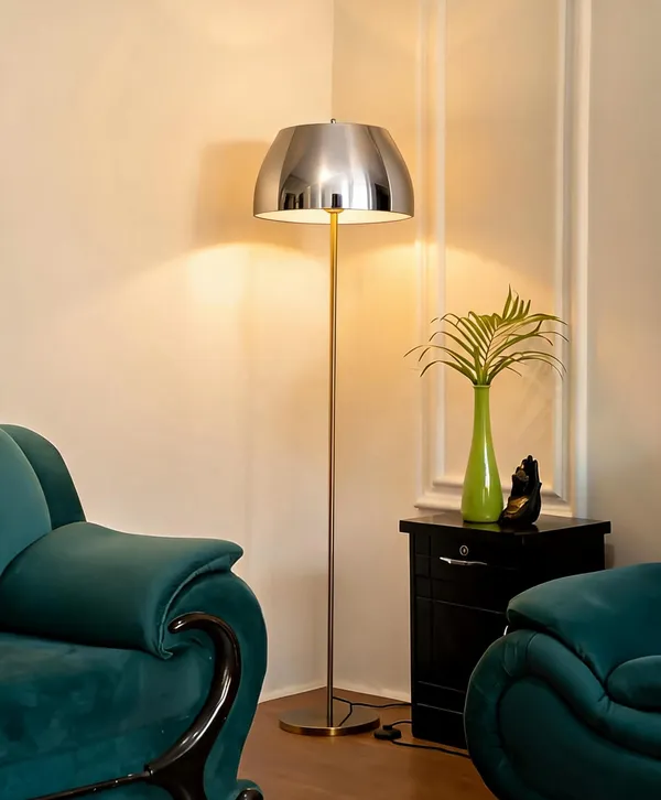 Silver_Metal_Floor_Lamp_For_Home_Lighting
