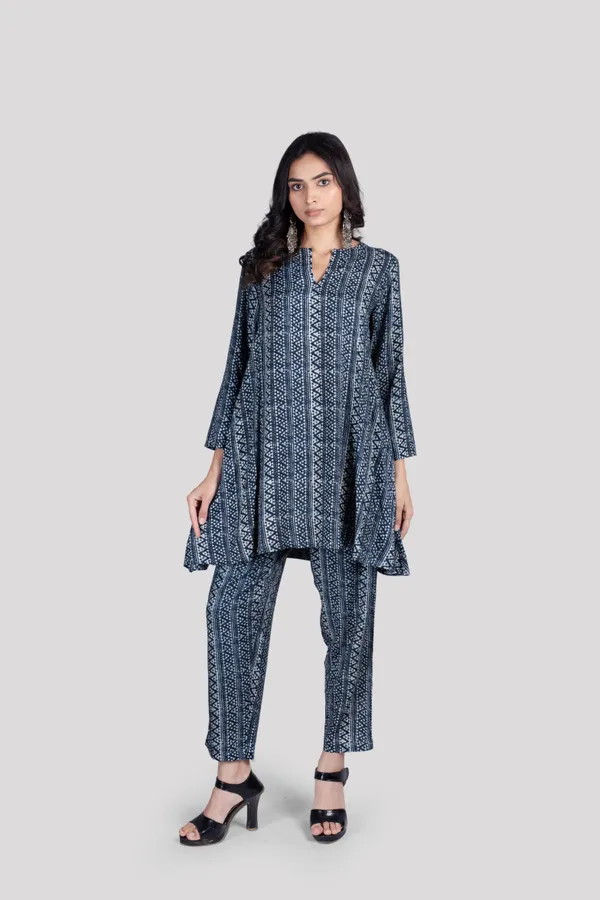 Blue_Cotton_Chevron_Printed_Mandarin_Collar_Three_Quarter_Sleeves_Top_With_Trouser_For_Women