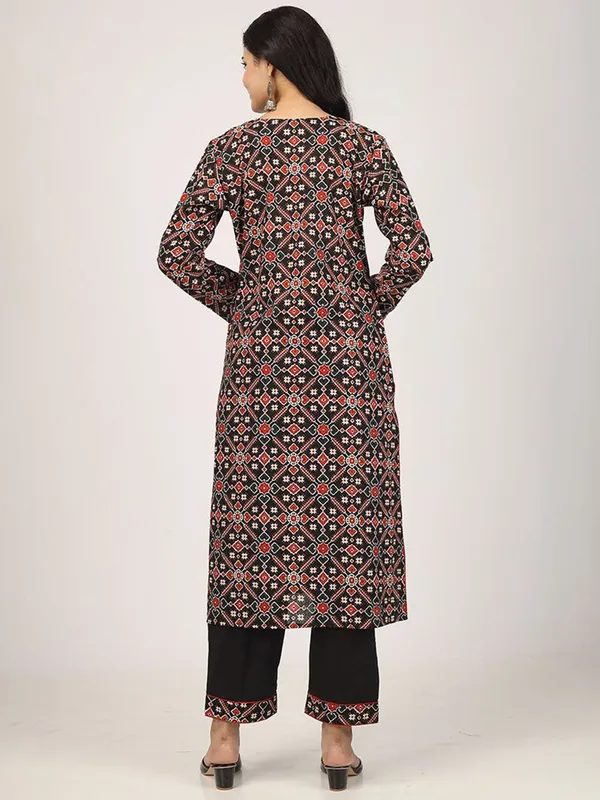 Black_Pure_Cotton_Ethnic_Motifs_Printed_Kurta_With_Trouser_For_Women