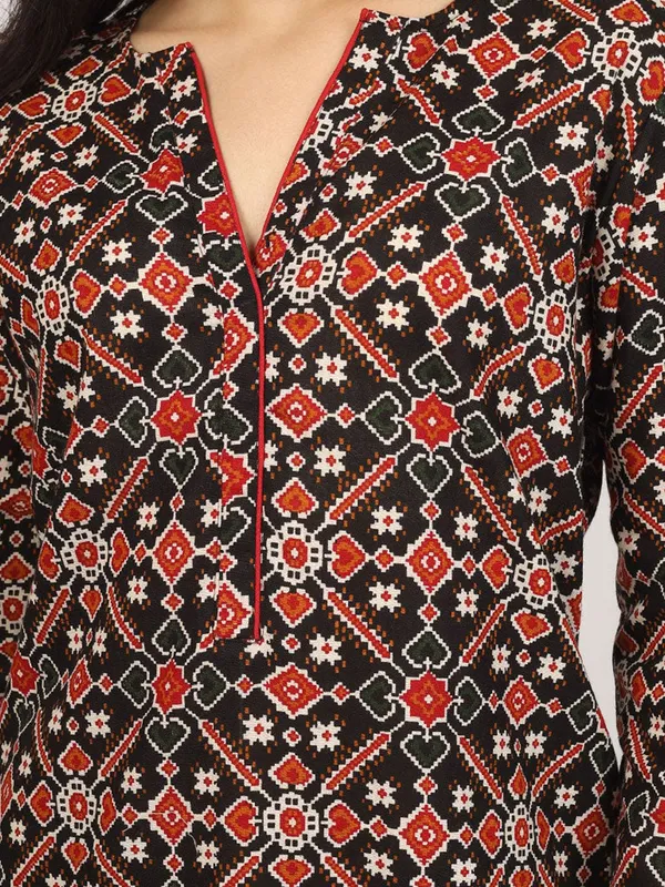 Black_Pure_Cotton_Ethnic_Motifs_Printed_Kurta_With_Trouser_For_Women